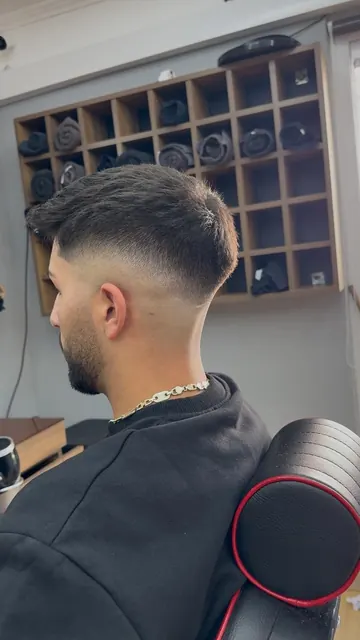 Mid Skin Fade mit Textured Crop
